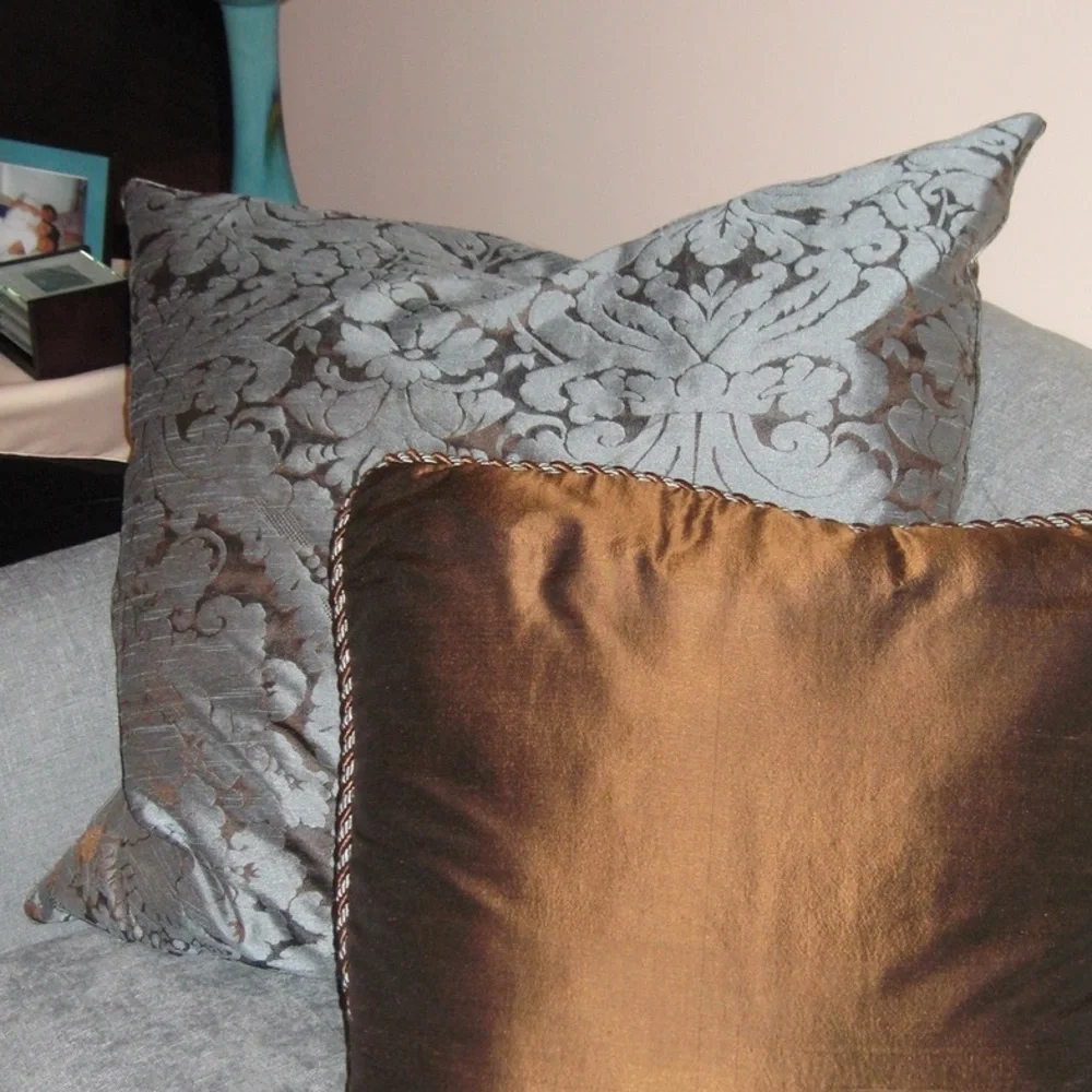 Z Gallerie Blue and Brown Damask Pillows (set of 2)